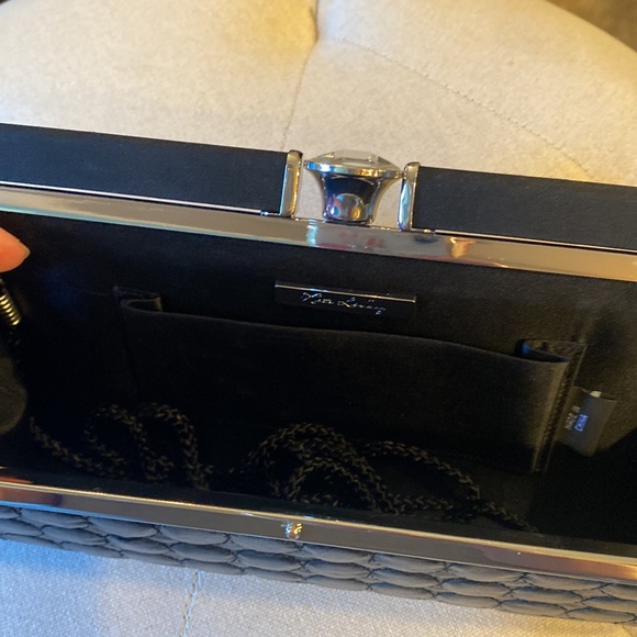 Black clutch or has strap. Excellent condition! - Picture 5 of 10